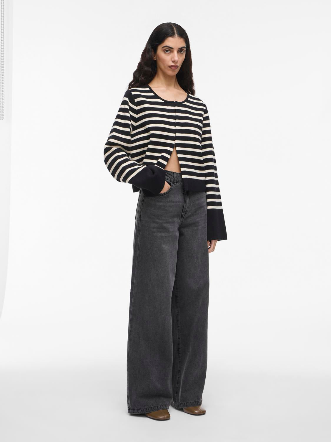 model_shot-front_full